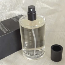 Body Mist, Black Rose & Oud Scent, Skincare Infused Perfume Hair & Body Spray For Women And Men, Hydrating Fragrance With Glycerin And Red Algae, Vegan, Cruelty Free, 3.4 Fl Oz - 花卉印花 - 查看 2