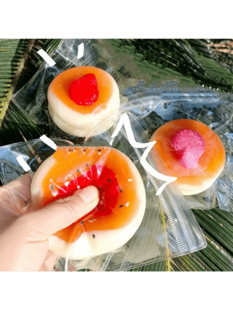 全新逼真食物蛋糕挤压玩具，创意减压慢回弹坐立不安玩具，送给青少年的有趣小礼物
