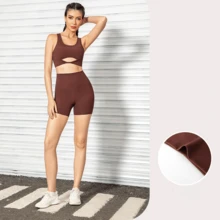 Conjunto de dos piezas de ropa interior deportiva para mujer, confeccionado en tela de seda de hielo refrescante, transpirable y cómoda, con diseño de espalda descubierta. Ideal para mujeres de 70 a 130 kg que practican actividades como correr, yoga o entrenamientos.   El sutién ofrece soporte antiescoteo, efecto de acercamiento y sensación de "piel desnuda". El conjunto incluye pantalones cortos de yoga que garantizan libertad de movimiento. Perfecto para combinar comodidad, funcionalidad y estilo en rutinas deportivas. - Rosado Sandía - Ver 10