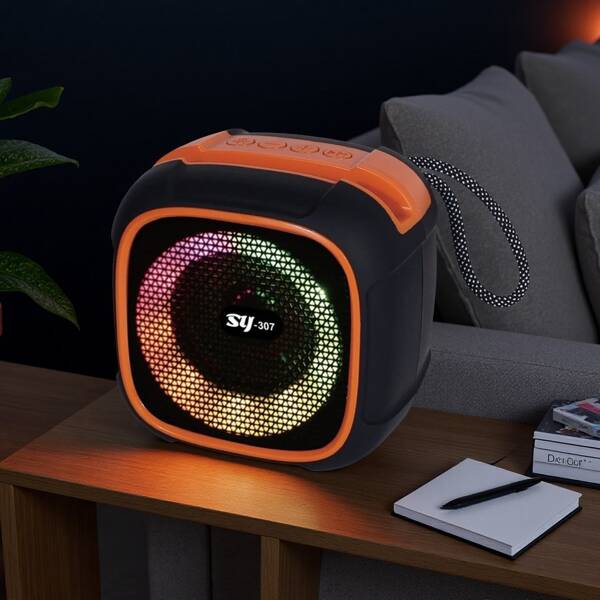 1 件全新户外便携式迷你无线扬声器，带手机支架，RGB 灯支持免提通话，USB 驱动器，TF 卡，AUX，FMTWS 无线低音炮，随时随地享受音乐和灯光效果的完美礼物