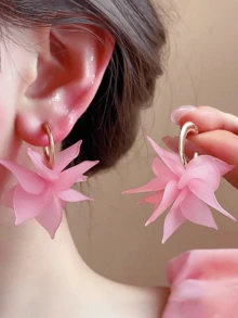 1 对优雅花卉 C 形环状耳环，高端时尚度假风格耳环