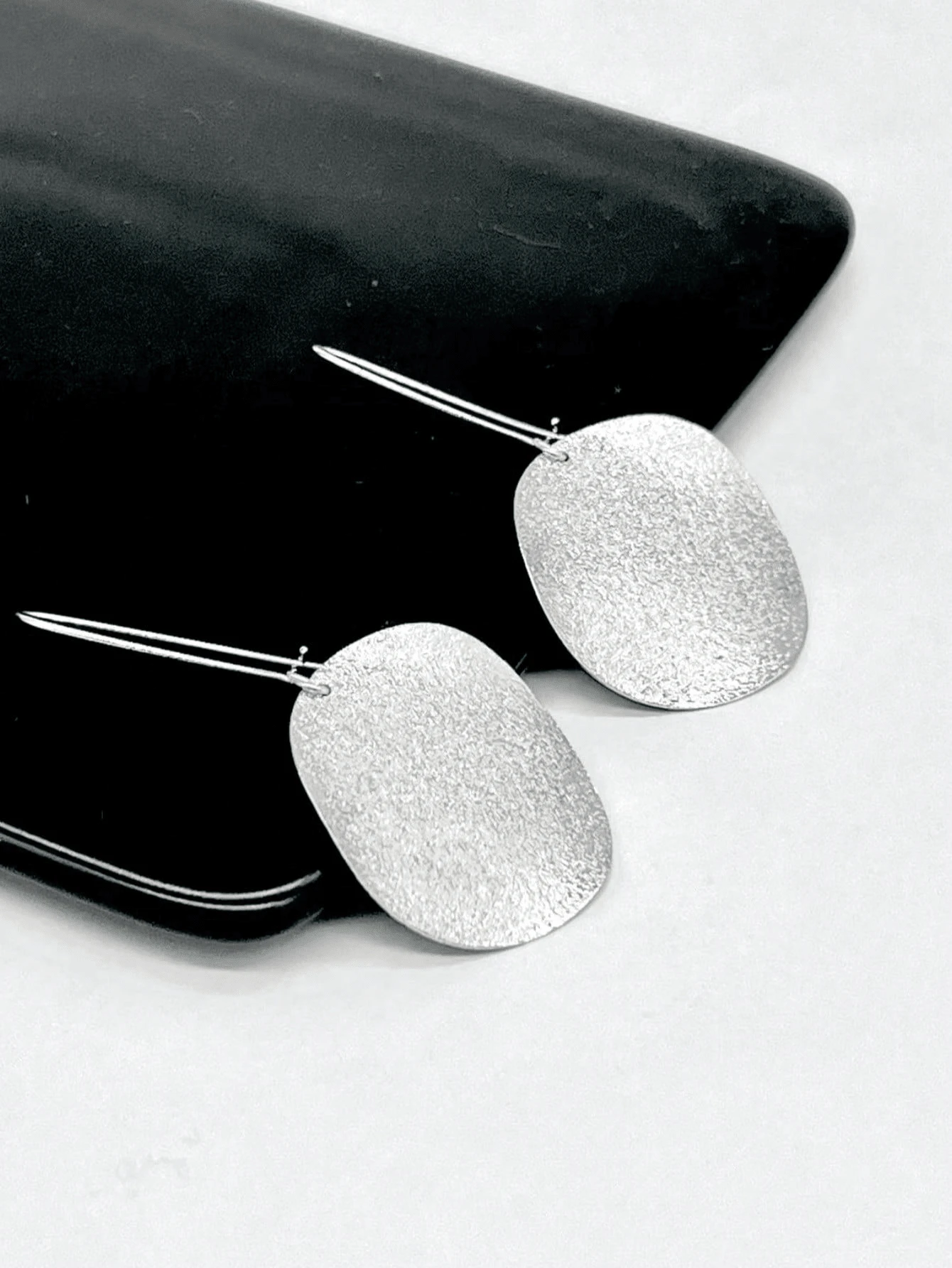 1 Pair Fashionable Matte Hoop Earrings For Women
