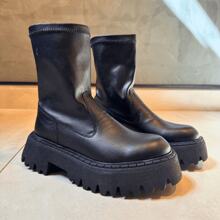 Bota Feminina Chelsea Tratorada Cano Médio em Strech - Improvizzo