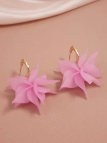 1 对优雅花卉 C 形环状耳环，高端时尚度假风格耳环