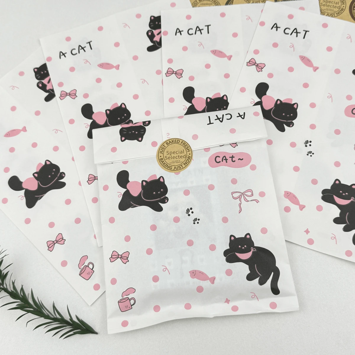 100pcs 4.7x6.7 Inch Gift Packaging Bags, Including Kitten Pattern Party Gift Bags And,Thickening Paper Packaging Bags, Suitable For Gift Packaging Bags, Weddings, Birthdays, Party Gift Bags, Cruise Ships, Transportation, And Craft Gift Packaging Bags - Multicolor - View 1
