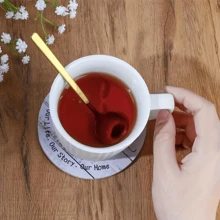 6件套乡村风杯垫套装，含黑色收纳盒，印有励志语录，木质材质，可手洗，适用于家居、客厅、书房、厨房装饰，是咖啡爱好者的完美礼物，也是乔迁新居的理想之选，用途广泛，亦可作为馈赠亲友的礼物。 - 彩色 - 查看 8