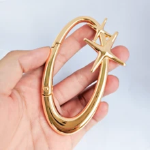 星形椭圆钥匙扣 - 耐用锌合金材质，可作狗绳夹、DIY挂绳、金属造型钥匙扣、包夹、狗链，是包包和腰带的完美配件，也是户外探险的理想圣诞礼物 - 彩色 - 查看 14