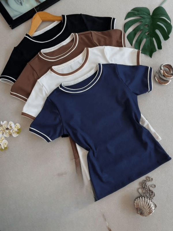 Blusa Feminina Manga Curta em Tecido Ribana Liso Gola Redonda e Detalhes Gola e Manga