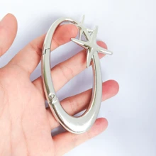 星形椭圆钥匙扣 - 耐用锌合金材质，可作狗绳夹、DIY挂绳、金属造型钥匙扣、包夹、狗链，是包包和腰带的完美配件，也是户外探险的理想圣诞礼物 - 彩色 - 查看 11