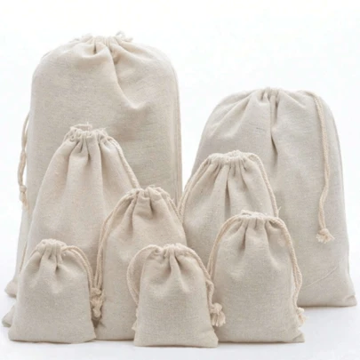 10 قطع أكياس هدايا قماش الخيش بأربطة للمناسبات والأعياد والأعراس والمواليد لتغليف المجوهرات والمستحضرات التجميلية وسماعات الأذن وبنوك الطاقة وأكياس تخزين المنزل، متوفرة بأحجام مختلفة