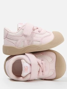 1双婴儿鞋，带线条装饰，皮革材质，防滑功能，安全鞋头设计，魔术贴绑带，平跟，款式简洁活力，适合日常外出玩耍 - 粉色 - 查看 2