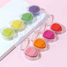 两件套迷你指套粉扑,配一个收纳盒。便携式粉色迷你指套海绵,可用于涂抹膏状遮瑕膏,是旅行、化妆、家居装饰、梳妆台、卧室、化妆配件、粉扑、美妆蛋、散粉扑、化妆海绵的理想之选。价格实惠,适合作为圣诞礼物、送给女性的礼物或圣诞礼物。 - 彩色 - 查看 2