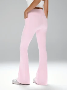 FWH 交叉腰带设计收腹，隐形侧袋方便收纳必需品，优雅喇叭裤型，#裸感时尚 #运动休闲必备 #办公休闲，全天舒适，高级基础款，收腰显瘦，视觉拉长腿部线条，收腹运动紧身裤，交叉腰带运动裤，必备高腰瑜伽裤，全天运动表现，带口袋的喇叭瑜伽裤