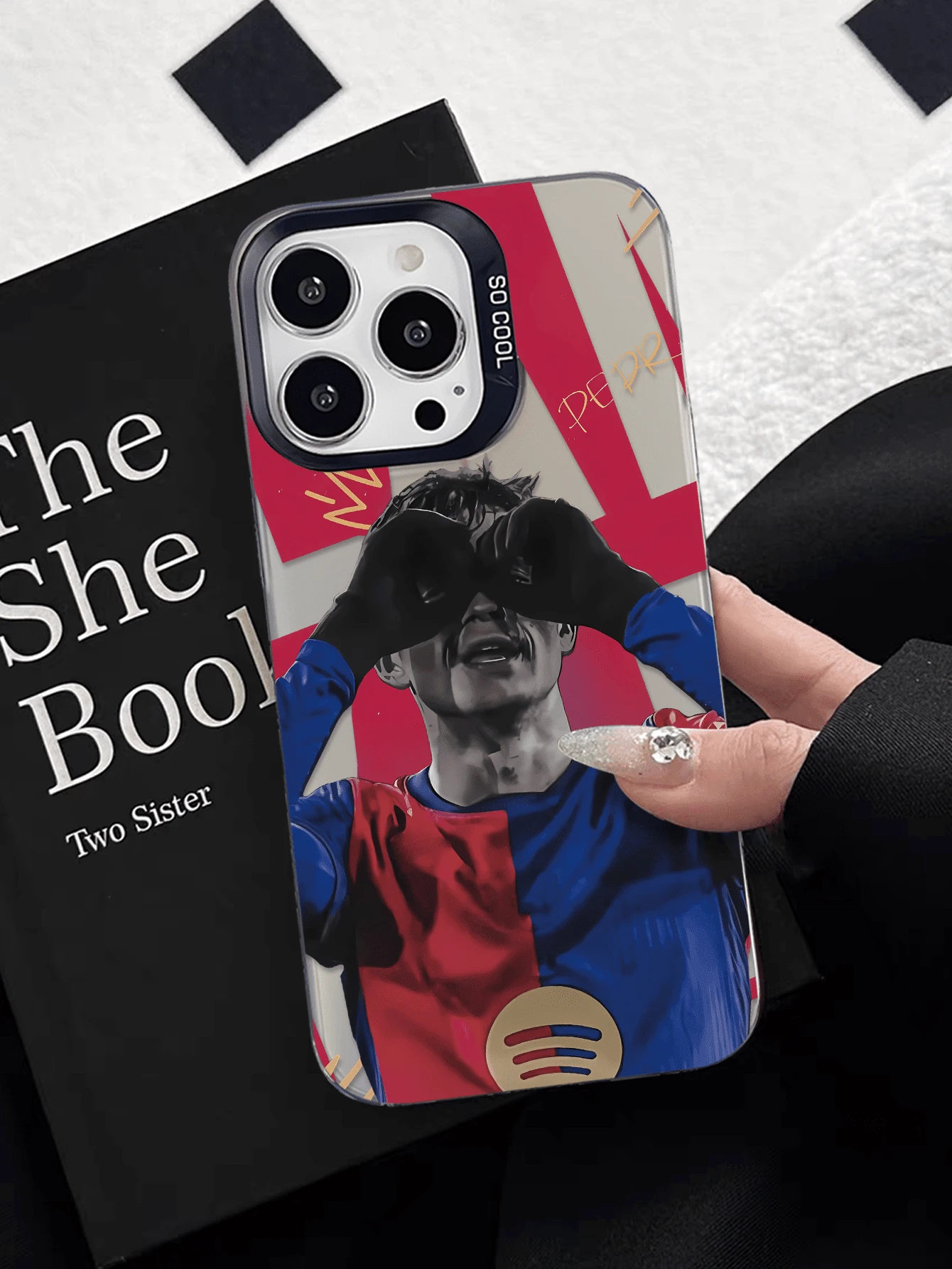 1 pieza Funda de teléfono plateada con diseño de jugador de fútbol a rayas rojas y azules compatible con iPhone11, 11Pro, 11ProMax, 12, 12Pro, 12ProMax, 13, 13Pro, 13ProMax, 14, 14Pro, 14Plus, 14ProMax, 15, 15Pro, 15Plus, 16, 16Pro, 16ProMax, 16Plus, 17, 17Pro, 17Air, 17ProMax