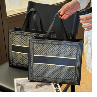 6 件无纺布礼品手提袋、派对礼品袋、加厚服装手提袋、轻便、便携大容量手提包、适合女性节日购物袋、婚礼、购物袋、生日礼品袋、派对礼品袋