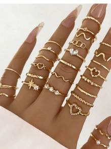 28 Stücke Set goldfarbener einfacher Strass-Herz-, Wellen-, und geometrischer Fingerringe, geeignet für den täglichen Gebrauch und Festivals von Frauen