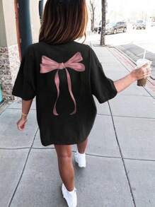 背面大蝴蝶结印花 T 恤，简约夏季时尚图案女式短袖。