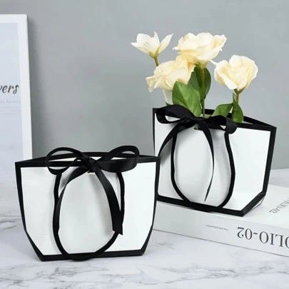 5/10pcs White Kraft Paper Gift/Shopping Bags With Bow Decor, Large Capacity Tote Bags For Party, Halloween, Thanksgiving, Christmas, Wedding, Birthday, Business Use, Black & White Ribbon, DIY & Beauty Storage
