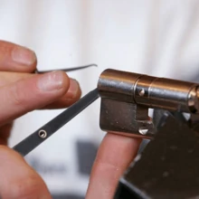 22 件撬锁套装，包含透明练习锁、15 件撬锁工具和信用卡开启器，适合初学者和专业锁匠 - 彩色 - 查看 10