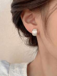 Bộ 6 món kiểu Hồng Kông cổ điển, mặt dây chuyền ngọc trai tròn bề mặt nhẵn, bông tai hình mắt mèo và bông tai đinh tán, thích hợp cho bé gái. - Một cỡ - Xem 4