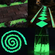 500PCS-Glow In Dark Mini Rocks Luminous Stone Garden Accessories Micro Landscape Fish Tank Decoration Outdoor Patio Lawn Yard Kit Pebble Vase Stuffing Glow In The Dark Garden Pebbles Stones Rocks For Yard And Walkways Decor DIY Decorative Luminous Stones,Potted Plants And Aquarium Decoration ﻿(About 1cm)