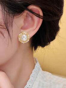 Bộ 6 món kiểu Hồng Kông cổ điển, mặt dây chuyền ngọc trai tròn bề mặt nhẵn, bông tai hình mắt mèo và bông tai đinh tán, thích hợp cho bé gái. - Một cỡ - Xem 6