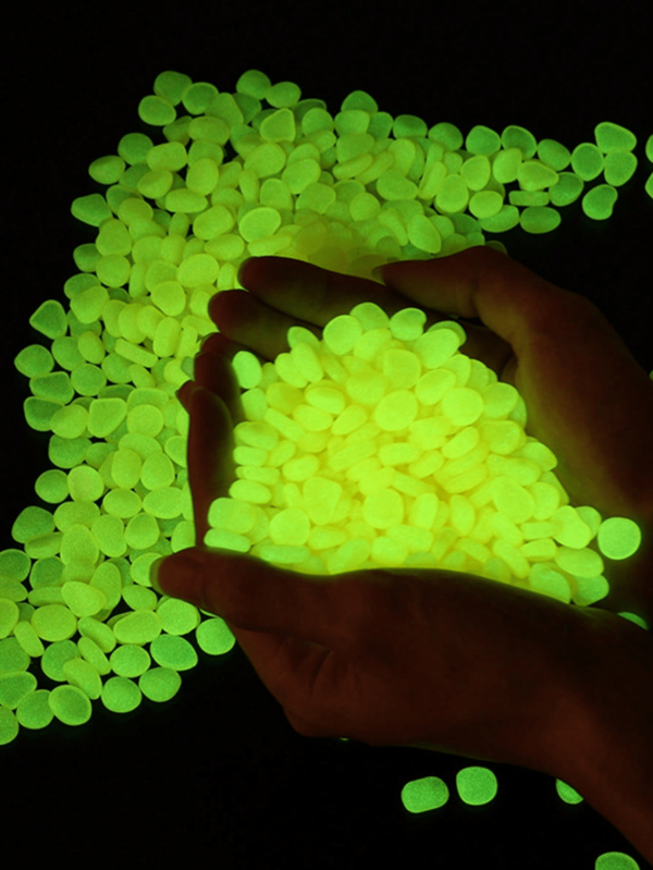 500PCS-Glow In Dark Mini Rocks Luminous Stone Garden Accessories Micro Landscape Fish Tank Decoration Outdoor Patio Lawn Yard Kit Pebble Vase Stuffing Glow In The Dark Garden Pebbles Stones Rocks For Yard And Walkways Decor DIY Decorative Luminous Stones,Potted Plants And Aquarium Decoration ﻿(About 1cm)