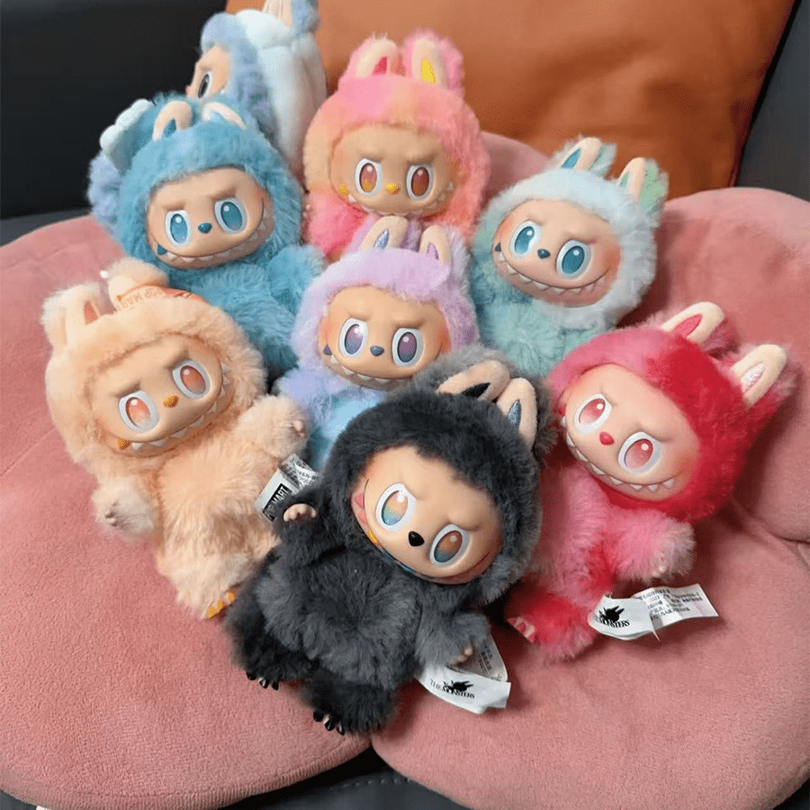 1 Stück Beliebter Anime Charakter für Labubu Sitzserie Anhänger Puppe Schlüsselanhänger Spielzeug Geburtstagsgeschenk, süße Auto-Innenausstattung Dekoration, Stern gleiches Design wie Ins Stil, bestes Geschenk zum Verschenken, Feiertagsgeschenk, Weihnachtsgeschenk (zufällige Blindtüte)