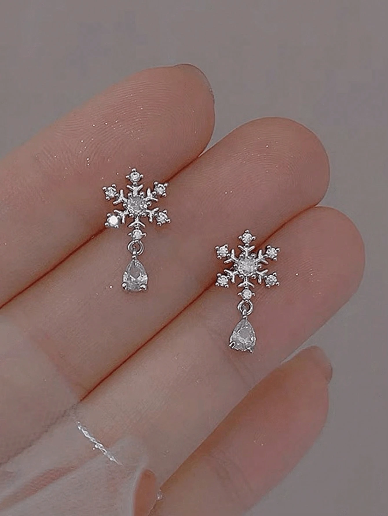 1 Pair Elegant Christmas Snowflake Water Drop Pendant Earrings, Suitable For Women Any Occasion, Christmas Holiday Gift