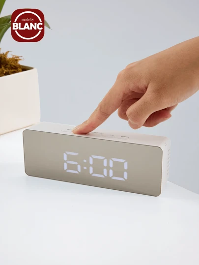 LED Mirror Digital Clock,Backlit Makeup Mirror Alarm Clock,Battery & Plug-In Powered,Adjustable Brightness,Home Decor,Room Decor,Student Gifts,Father's Day Graduation Birthday Holiday School Decor School Surprise Dormitory Decor Back To School