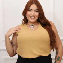 kit 2 Blusas Feminina Regata Básica Social Alça Grossa Decote em V Forrada Tecido Duna - Verde e Bege - Visão 7