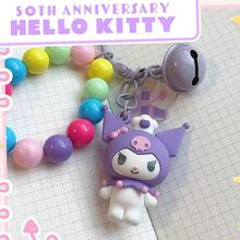 庆祝 Kawaii 50 周年！6 款标志性复古设计（1974-2024），饰以珐琅吊饰细节。限量收藏版，附全息周年纪念版！ - 彩色 - 查看 1