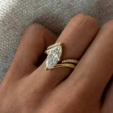 VKHK 2 件套奢华闪亮锆石叠戴戒指套装，适合作为女士结婚礼物 - 戒指套裝 - 查看 2