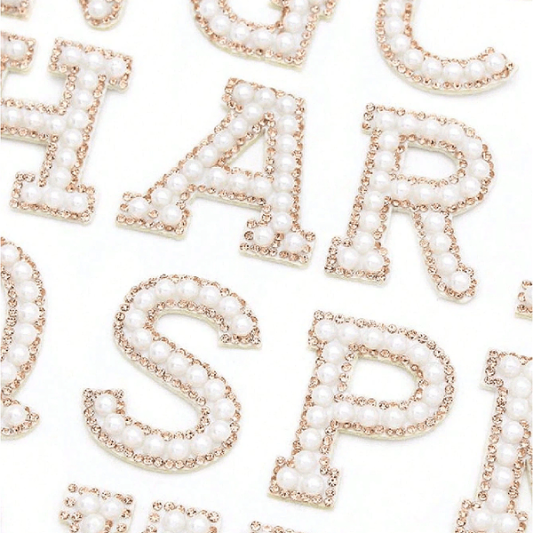 Adesivo de strass com 26 letras inglesas de A a Z, 3D, para costura/adesivo, adequado para acessórios de roupas, bolsas, mochilas, tecidos, presentes personalizados, presentes para festas de casamento, decorações para despedidas de solteiro, nomes DIY disponíveis