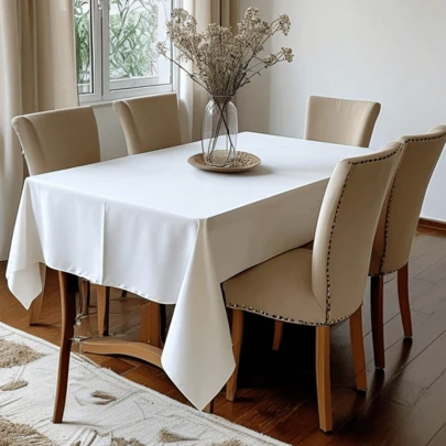 4-delige witte tafelkledenset, gemaakt van polyester, elegant en stijlvol, verkrijgbaar in de maten 150x210cm tot 150x320cm en rond, kreuk- en vlekbestendig, geschikt voor bruiloften, feesten, kerst en andere feestdagen.