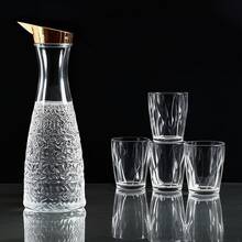 1 件装塑料彩色果汁水壶，升级镀金鸟形壶嘴设计，倾倒顺畅，风格独特，加厚材质防震耐热，适用于家庭、酒店、户外露营、派对