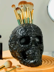 骷髅头化妆刷架兼笔筒，适用于梳妆台、书桌、办公室收纳，也可作为万圣节糖果碗或哥特式装饰品。