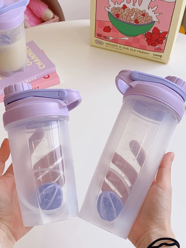 1 pieza Botella de agua de plástico de color caramelo, minimalista, de 500 ml/700 ml con escala (ml y oz), vaso para batidos, vaso para smoothies, shaker, botella/vaso para proteína con bola de mezcla, se recomienda temperatura del líquido por debajo de los 80°C/176°F
