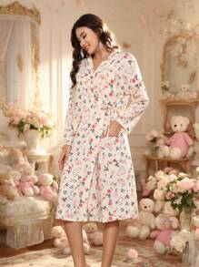 Damska sukienka-szlafrok w kwiaty – długi rękaw, dekolt w serek, miękka koszula nocna do domu i na jesień