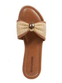 Damskie płaskie sandały z metalowymi zdobieniami i plecionymi detalami, słomkowe plecione, eleganckie, okrągłe noski, urocze kapcie, odpowiednie na co dzień latem