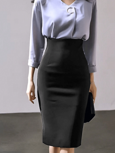 Mini-jupe noire fendue moulante et sexy