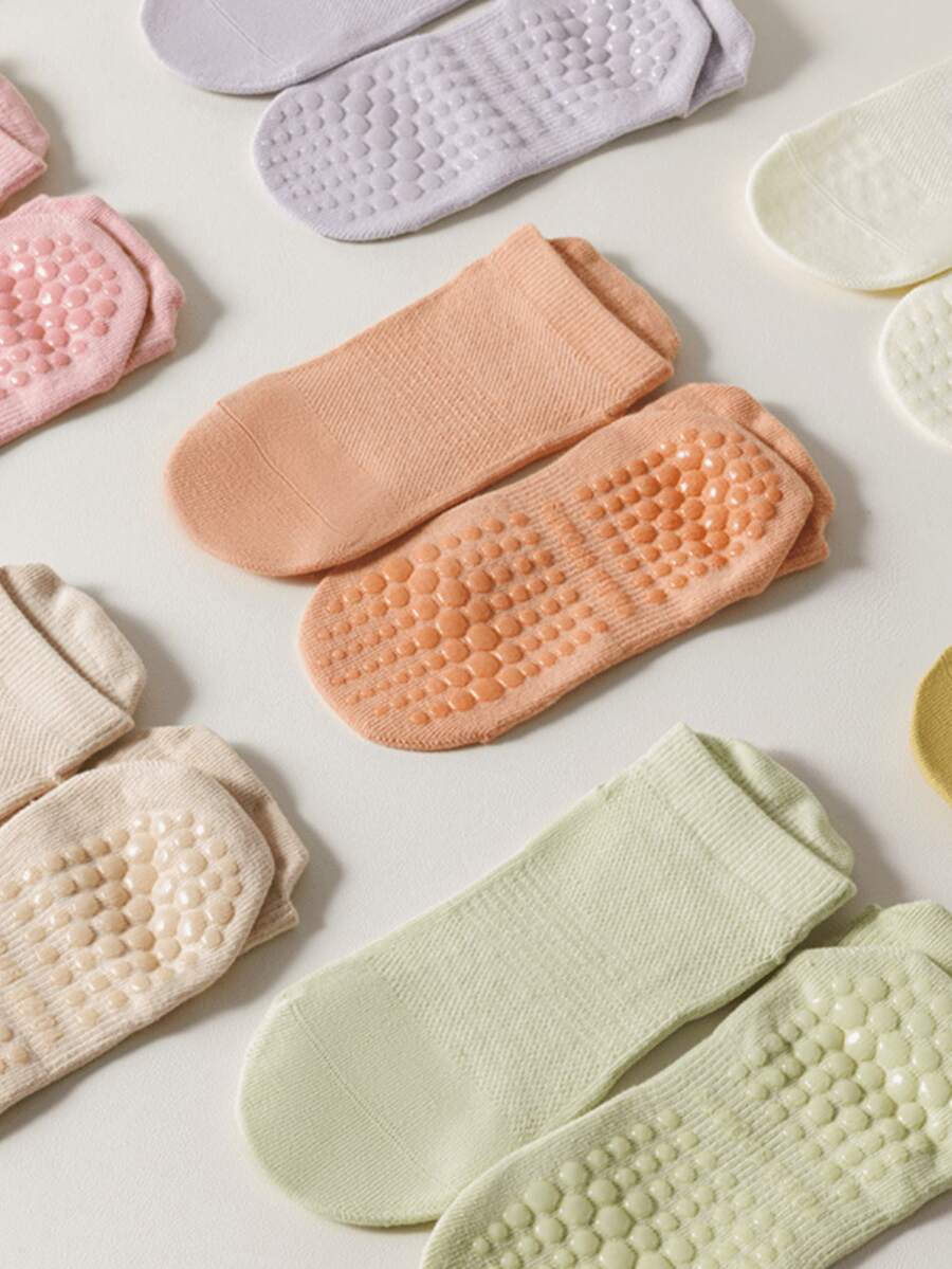 3/6/10双装女士彩色瑜伽袜，袜口采用硅胶防滑设计，并配有舒适的弹性抽绳。这款短款瑜伽舞蹈袜为纯色设计，非常适合运动、芭蕾和瑜伽。 - 彩色 - 查看 1