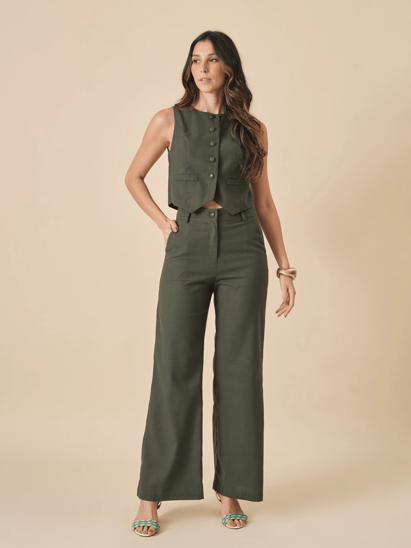 Linen Set With High Collar Vest And Pants With Lined Button Details - 墨綠色 - 查看 1