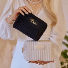 个性化化妆包、个性化伴娘礼物、旅行洗漱包和化妆包、女士礼物、结婚礼物、圣诞礼物、母亲节礼物、多功能、装饰性、字母、纯色、精致、时尚、复古、现代、多彩、休闲、基础款、休闲、柔软、独特、定制、个性化、定制、送给她的理想礼物、女朋友、她、男朋友、朋友、圣诞节美容配饰 - 彩色 - 查看 3