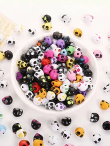102pcs/51pcs Per Pack, Colorful Skull Beads For Halloween, Cute Halloween Colored Skull Beads Craft, DIY Jewelry Making Supplies, Acrylic Skull Loose Beads Handmade Accessories, Suitable For Halloween Wear, Spooky Fun, Holiday Gifts, Party/Birthday/Halloween Presents