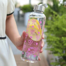 1 件 550 毫升透明刻度水瓶，花卉蝴蝶结设计，方便的手柄，可爱简约的美学，适合日常补水 - 彩色 - 查看 3