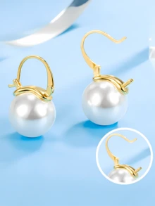 A Pair Of Earrings, Characterized By Elegance And Personalized, Jade Earrings, Hypoallergenic Closures, And Oval Pearl Drop Earrings, Designed For Brides. Halloween, Father's Day, Mother's Day, Valentine's Day, Thanksgiving, Easter, Birthday, Holiday Gifts For Friends And Family, Weddings,