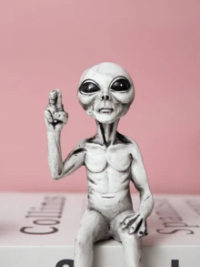 Estatua de alien, escultura de pie de alien invasor OVNI de resina, estatua de arte de jardín, decoración para el hogar interior y exterior, decoración para dormitorio, oficina y jardín, regalo perfecto para ocasiones especiales - Multicolor - Ver 3