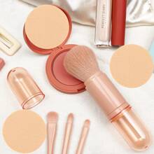 Set de brochas de maquillaje portátil retráctil 4 en 1 con brocha para labios, brocha iluminadora, brocha de sombra de ojos y brocha para mezclar base, que incluye 3 esponjas de maquillaje de diferentes tonos de piel, ideal para maquillaje en movimiento