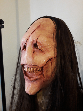 1 Piece Of Prank, Funny And Scary Long-Haired Devil Mask, Grinning Red Scar-Faced Devil Mask, Red Face Open-Mouthed Latex Headwear Wig Mask Costume For Party, Prank And Teasing Toy (Slight Defect, Please Do Not Buy If You Mind, Thank You For Your Understanding). Note: If The Product Has An Abnormal Smell, It Is Normal. Please Place It In A Well-Ventilated Area For 1 - 3 Days And The Smell Will Reduce.